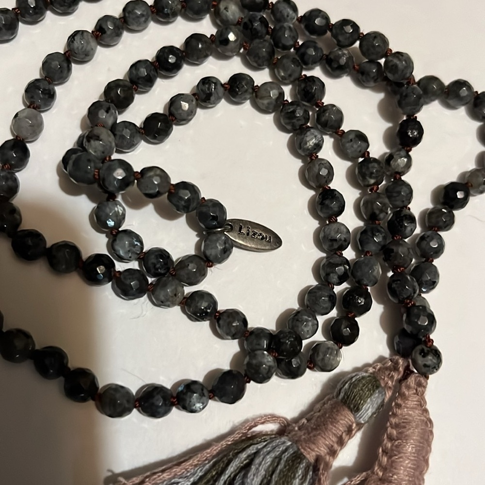 Lizou Tassel Necklace, or wrap bracelet - Picture 3 of 4